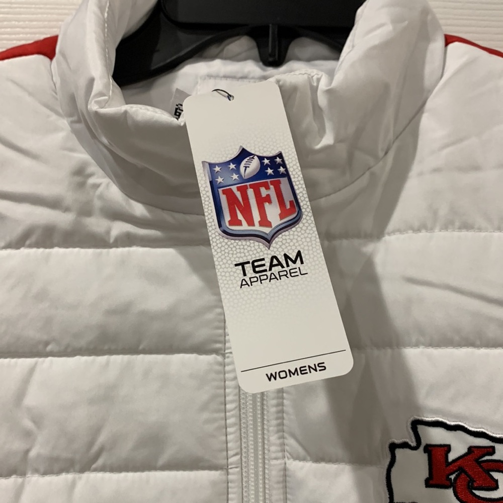 NFL Kansas City Chiefs women’s puffer vest - Picture 6 of 10